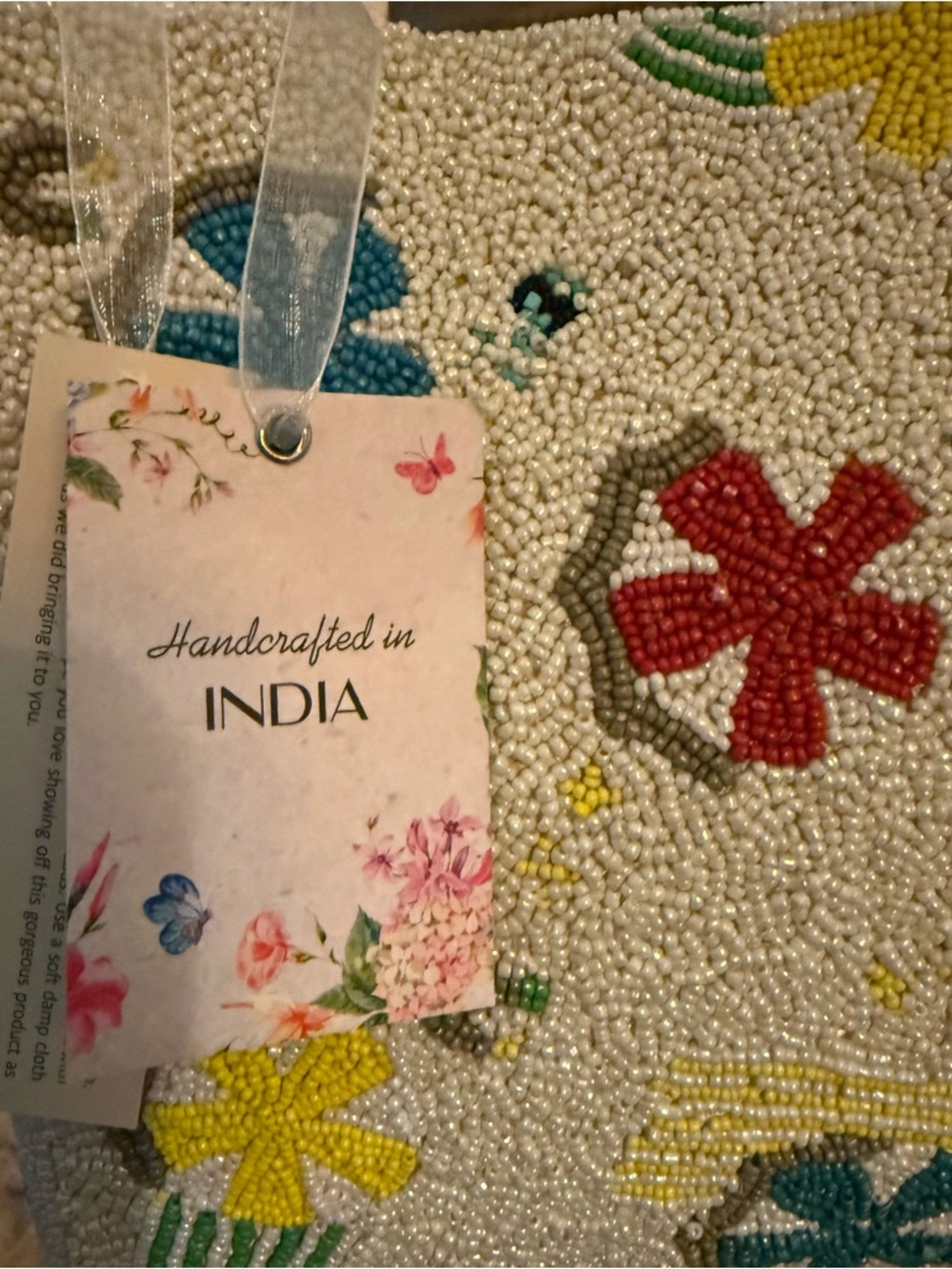 HANDCRAFTED IN INDIA White Beaded Tote Bag Featuring Playful Summer-like Motifs - Picture 3 of 9
